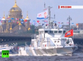 Rusii au sarbatorit Ziua Marinei Militare: zeci de oameni s-au adunat ca sa vada avioanele de lupta aduse pe porturile din Sankt-Petersburg. Putin, prezent la eveniment - VIDEO