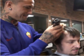 Mijlocasul celor de la AS Roma, Radja Nainggolan si-a gasit un nou hobby: a tuns la viteza trei barbati - VIDEO