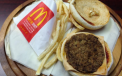 Un Cheeseburger si o portie de cartofi prajiti, vechi de 2 ani. Gestul anti fast food al unui medic din America