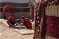 Fara vase si aragaz, dar cu soare si nisip fierbinte. Asa pregatesc mancarea localnicii din Turkmenistan pentru ca turistii sa aiba parte de o experienta unica - VIDEO