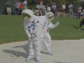 Sergio Garcia si Rory Mcllroy s-au dat in spectacol pe teren. Imbracati in costume spatiale cei doi... au jucat golf - VIDEO