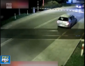Cativa oameni au traversat calea ferata inainte cu doar cateva clipe ca trenul sa treaca pe acolo. Momentul a fost surprins de o camera de supraveghere - VIDEO