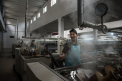 Produsele " chinezesti" ar fi facute de fapt in Coreea de Nord. Conditiile inumane din fabrici - FOTO