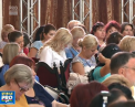 Majorarea cu 11 la suta a salariilor profesorilor este o bataie de joc. Asta cred dascalii din Chisinau, care au participat la traditionala adunare inainte de 1 septembire: "Noi nu traim, noi existam" - VIDEO