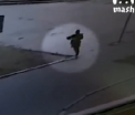 Panica pe o strada din orasul rus Surgut. Un tanar a ranit cu un cutit sapte trecatori - VIDEO