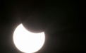 S-a lasat intunericul in plina zi in SUA. Americanii urmaresc in aceste momente un spectacol astronomic - o eclipsa totala de Soare - LIVE VIDEO