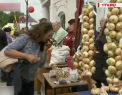 Festival cu miros de... ceapa in Rusia. Petrecaretii au gasit la tarabe tot felul de bucate pregatite din ceapa: de la placinte si turte dulci, pana la dulceata si chiar bijuterii - VIDEO