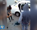 Cateva tinere din Rusia au fost impuse sa se spele pe fata cu  verde de briliant, pentru ca au refuzat sa achite cursa unui taximetrist - VIDEO