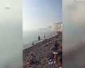 Scurgeri de substante chimice. Zeci de oameni care se odihneau pe o plaja din Marea Britanie au avut nevoie de ingrijiri medicale - VIDEO