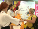 Pasagerii care au ajuns in Moldova de Ziua Independentei prin Aeroportul International din Chisinau, intampinati cu urari de bun venit si cu o sticla de vin spumant "DOR" din partea Vinariei Bostavan - VIDEO