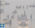 Inundatii fara precedent in statul american Texas. Imaginile surprinse in localitatile inundate sunt, pur si simplu, socante -sosele si autostrazi pe care nu se mai circula, scoli, magazine si alte sute de institutii - inchise - VIDEO
