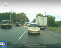 Accident cu o blindata intr-un oras din Rusia. Momentul a fost surprins cu camera de bord a unui sofer - VIDEO