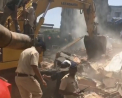 Clipe de cosmar in India. Cel putin 4 persoane s-au stins, iar alte 30 au fost ranite dupa ce o cladire s-a prabusit - VIDEO