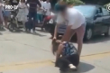 Imagini socante, surprinse pe strazile din China. Un tanar a fost filmat in timp ce batea fara mila o femeie - VIDEO