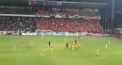Un suporter moldovean a intrat pe teren in timpul meciului dintre Moldova si Tara Galilor: a sarit gardul si a inceput sa alerge spre tribuna fanilor galezi - VIDEO