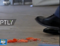 Moment neplacut pentru cancelarul german. Angela Merkel a fost improscata cu rosii - VIDEO