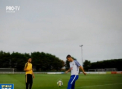 Se pricepe si la jonglerii cu mingea. Eden Hazard s-a dat in spectacol alaturi de unul dintre cei mai buni freestyleri - VIDEO