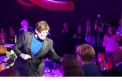 In campanie electorala, politicienii fac de toate. Angela Merkel a cantat la un eveniment. Momentul a starnit zambete si aplauze - VIDEO