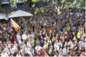 Strazile Barcelonei, invadate de mii de protestatari, dupa arestarea a 14 oficiali ai guvernului din Catalonia, care vrea sa organizeze un referendum pentru independenta regiunii.