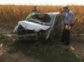 O moldoveanca de 28 de ani s-a stins, iar cei doi copii ai ei, unul de 8 luni si altul de 3 ani, au fost transportati la spital dupa ce masina in care se aflau a ajuns intr-un sant in Romania - VIDEO