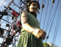 Papusi gigant pe strazile din Geneva. Acompaniate de o orchestra, acestea au defilat in centrul orasului, in cadrul unui festival local - VIDEO