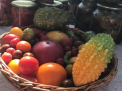 Cascaval din lapte de oi maturat in vin, fructe exotice sau paine coapta la soare - toate ecologice. Organizatorii si-au pus pe tarabe cele mai deosebite produsele eco la un iarmaroc organizat astazi in capitala - VIDEO