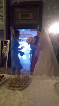 Alina Zotea s-a maritat. Cu masini de lux sau cu autobuzul, oaspetii s-au adunat la nunta deputatei. Munteanu, Chirinciuc, Fusu - printre invitati. Ce cadouri au primit mirii - VIDEO