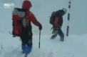 A nins in muntii Bucegi, in Romania. Acolo, stratul de zapada a ajuns pana la 8 centimetri - VIDEO