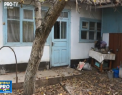 Lasat in voia sortii de proprii copii. Un batran din Causeni risca sa moara de foame si printre gunoaie in propria casa. Asistentele sociale nu au mai trecut pe la el de doi ani, iar vecina care ii ia pensia il lasa flamand cu zilele - VIDEO