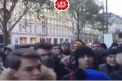 Sute de oameni stau la coada in fata unui magazin din Moscova, care urmeaza sa puna in vitrine noul iPhone X - VIDEO