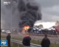 Accident teribil pe o autostrada din Ucraina. Soferul unui camion care tranposrta masini s-a stins, dupa ce s-a ciocnit violent cu un alt camion: cabina unui TIR a luat foc - VIDEO
