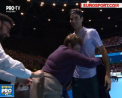 Spectacol total la meciul caritabil dintre Andy Murray si Roger Federer.Sportivul elvetian a oferit faza serii - VIDEO