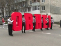 Sarbatoare de zile mari de hramul orasului Orhei. In frunte cu un sobor de preoti si reprezentantii primariei, orheienii au marsaluit prin centrul localitatii. Cum s-au distrat oamenii - VIDEO