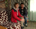 Povestea de dragoste dintre doi orfani care incearca sa supravietuiasca dupa ce au crescut in internate: se au doar unul pe altul si o cocioaba, insa spera ca intr-o zi vor fi o familie indestulata - VIDEO