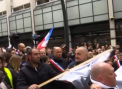Manifestatii langa Paris. Primarul unei localitati a stat in fruntea unui protest al celor care nu mai vor sa-i vada pe musulmani rugandu-se in strada - VIDEO
