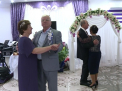 Si-au spus da cu jumatate de veac in urma, pentru a viata intreaga, iar acum au retrait aceleasi emotii. Doua cupluri din Lozova, nasi si fini, au sarbatorit impreuna nunta de aur si cea de safir - VIDEO
