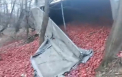 Un camion plin cu mere, inmatriculat in Republica Moldova, s-a rasturnat in Romania: soferul a incercat sa evite impactul cu un microbuz - VIDEO