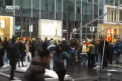 Pentru a doua oara in aceasta saptamana, au loc violente la Bruxelles. De aceasta data a facut galagie un grup de tineri care a spart vitrinele unor magazine si geamurile mai multor masini - VIDEO