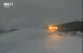 O furtuna puternica a acoperit orasul rus Magadan cu zapada: zeci de masini blocate in trafic, scoli inchise si zboruri anulate - VIDEO