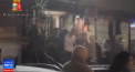 Momentul in care cei 6 moldoveni, aflati in Italia la un botez, sunt luati pe sus de politisti. Al saptelea a fost retinut in apartamentul iubitei sale. Ce spune politia - VIDEO