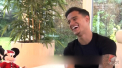 Fotbalistii in rol de... Secret Santa. Cei mai buni jucatori din lume si-au facut cadouri. Messi l-a emotionat pe Neymar, iar Suarez i-a dat o sticla de vodka lui Coutinho - VIDEO