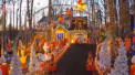 Locuitorii unui satuc din Anglia si-au impanzit casele cu mii de luminite, transformandu-le intr-o atractie pentru turisti - VIDEO
