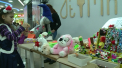 Zeci de copii din capitala au facut-o pe comerciantii. Micii vanzatori au scos pe tarabe jucariile confectionate de ei, dar si cele vechi de care nu mai au nevoie. Cum i-au atras pe cumparatori - VIDEO