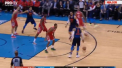 Meci tare, in liga nord-americana de baschet. Golden State si Cleveland, echipele care au jucat ultimele 3 finale, au facut spectacol in derby-ul etapei - VIDEO