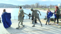 In perioada sarbatorilor de iarna, compania de bauturi Efes Moldova a inaugurat cel de-al doilea grup sculptural. Este vorba despre sculptura a doi tineri indragostiti care se plimba prin parc cu cainele lor - VIDEO