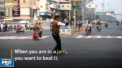 La serviciu ca la sarbatoare. Un politist din India a ajuns vedeta pe internet dupa ce a fost filmat dirijand traficul in pasi de dans - VIDEO