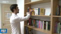 Pasiunea pentru lectura s-a transformat intr-o afacere. Patru tineri din capitala si-au deschis o mini-biblioteca si dau carti cu imprumut: "Sunt in romana si engleza" - VIDEO