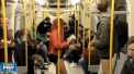 S-au plimbat... in chiloti. Sute de americani si britanici si-au facut aparitia in lenjerie intima la metrou, pentru a sarbatori Ziua fara Pantaloni - VIDEO
