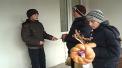 Galagie mare la Peresecina. Asa cum cere traditia, in seara Sfantului Vasile, cei mai vrednici uratori au trecut pagul localnicilor aducand cu ei plugusorul: "Aho, aho..." - VIDEO