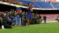 Si-a dat jos ghetele si a mers descult pe Camp Nou. Ritual special din partea noului jucator columbian al Barcelonei - VIDEO